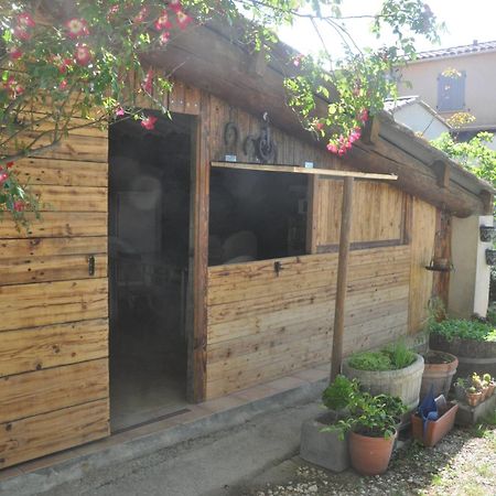 La Ferme De Tonton Jules Et Mame Julia Bed & Breakfast Entraigues-sur-la-Sorgue Екстериор снимка