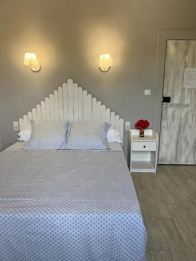 La Ferme De Tonton Jules Et Mame Julia Bed & Breakfast Entraigues-sur-la-Sorgue Екстериор снимка