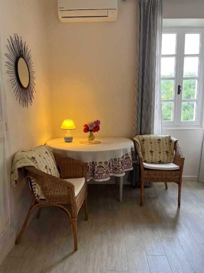 La Ferme De Tonton Jules Et Mame Julia Bed & Breakfast Entraigues-sur-la-Sorgue Екстериор снимка
