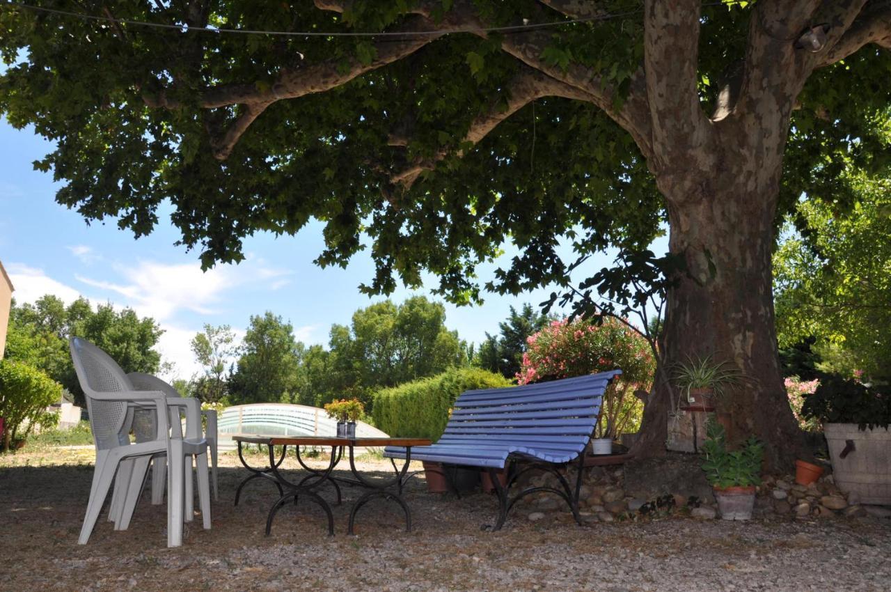 La Ferme De Tonton Jules Et Mame Julia Bed & Breakfast Entraigues-sur-la-Sorgue Екстериор снимка
